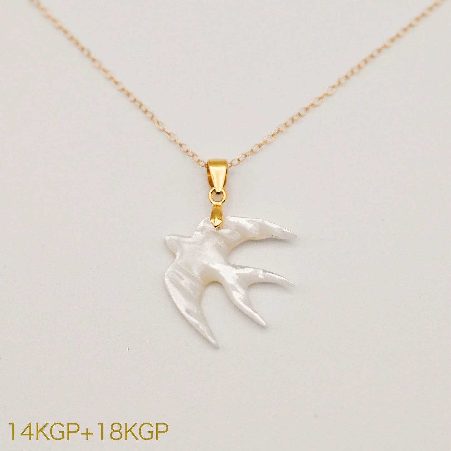 真珠貝のネックレス(ツバメモチーフ)