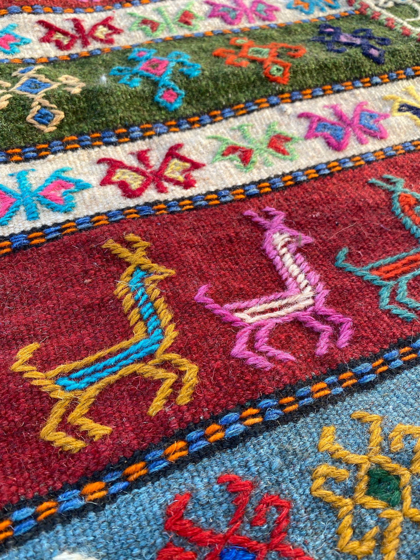 クルド絨毯(カラフル鹿柄) 105×65cm