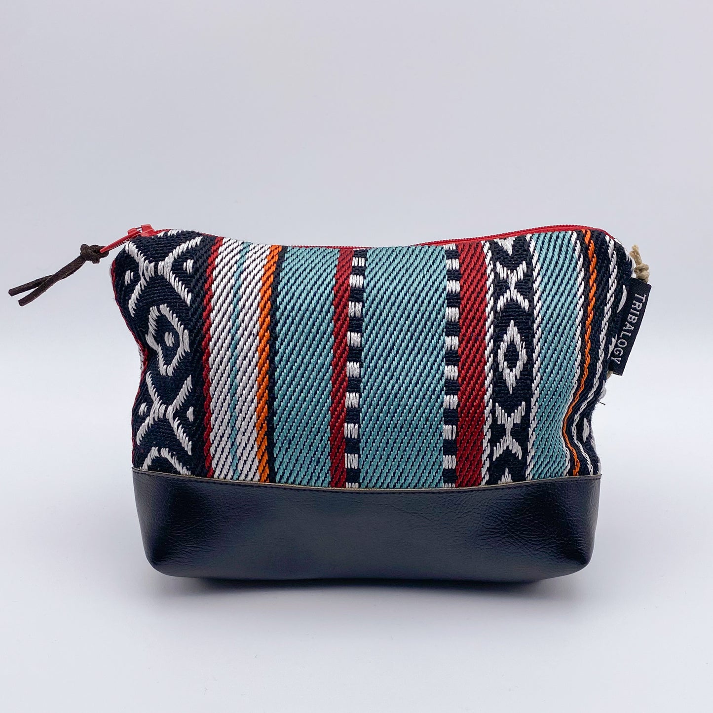 トライバル柄の化粧ポーチ