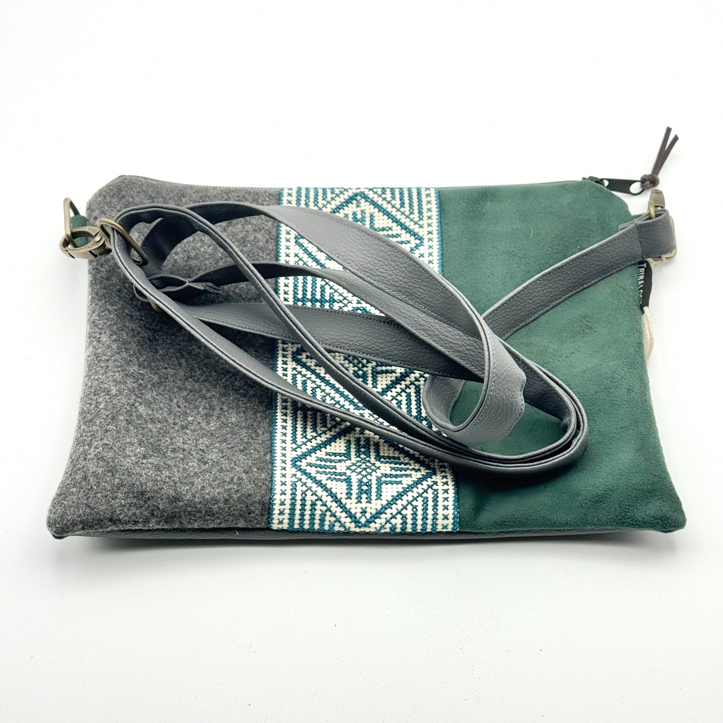 刺繍入りマルチカラーサコッシュ