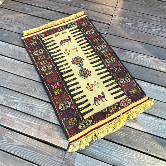 クルド絨毯（ラクダ柄）　106×62cm