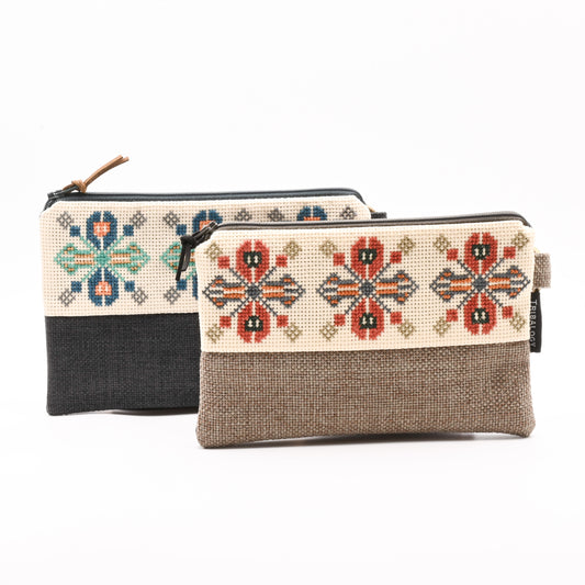 花柄刺繍の化粧ポーチ