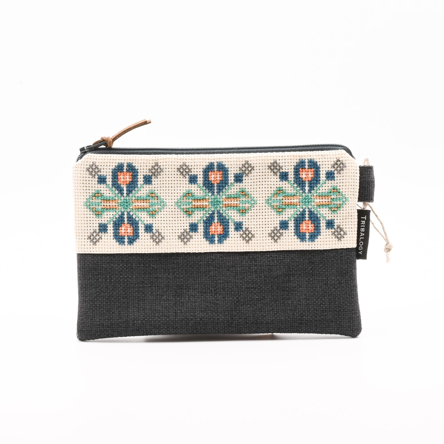 花柄刺繍の化粧ポーチ